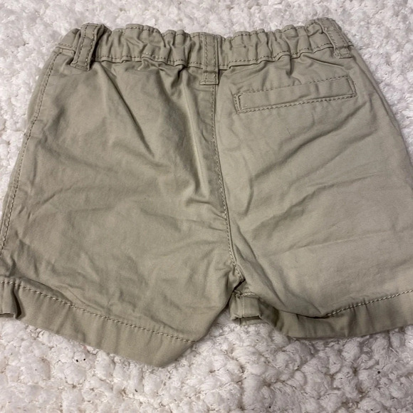 T baby boys OshKosh Bgosh. solid beige shorts size 18 mos - Picture 2 of 3